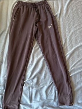 Nike Men's grey Jogger Sweatpants with White Swoosh